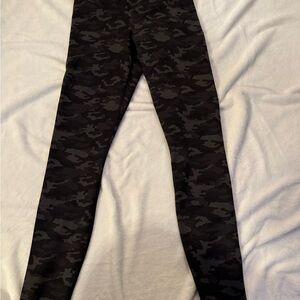 Womens‎ nwt Camo Leggings - Black and Gray